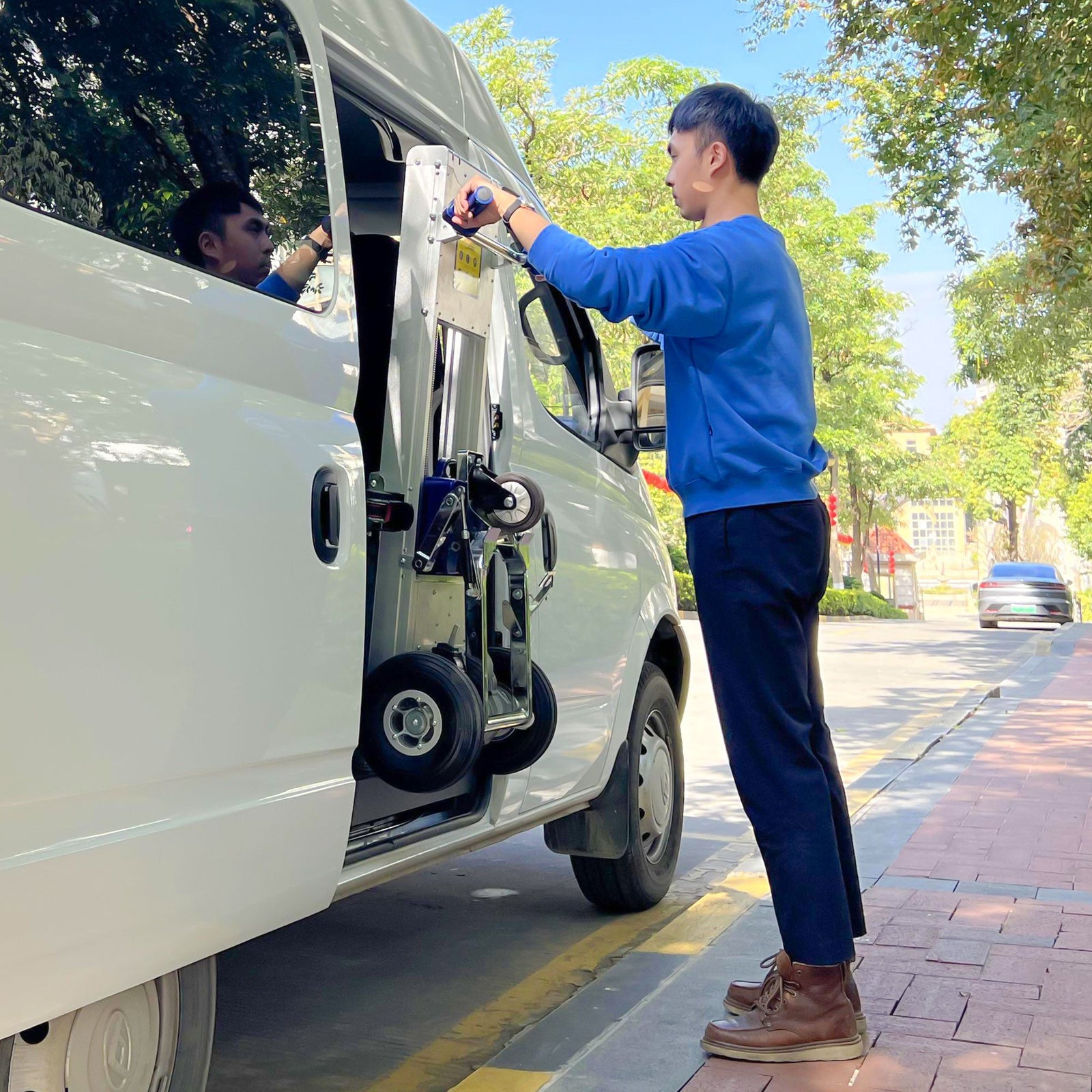 XSTO LFC170F3 電動昇降搬送車 製品画像